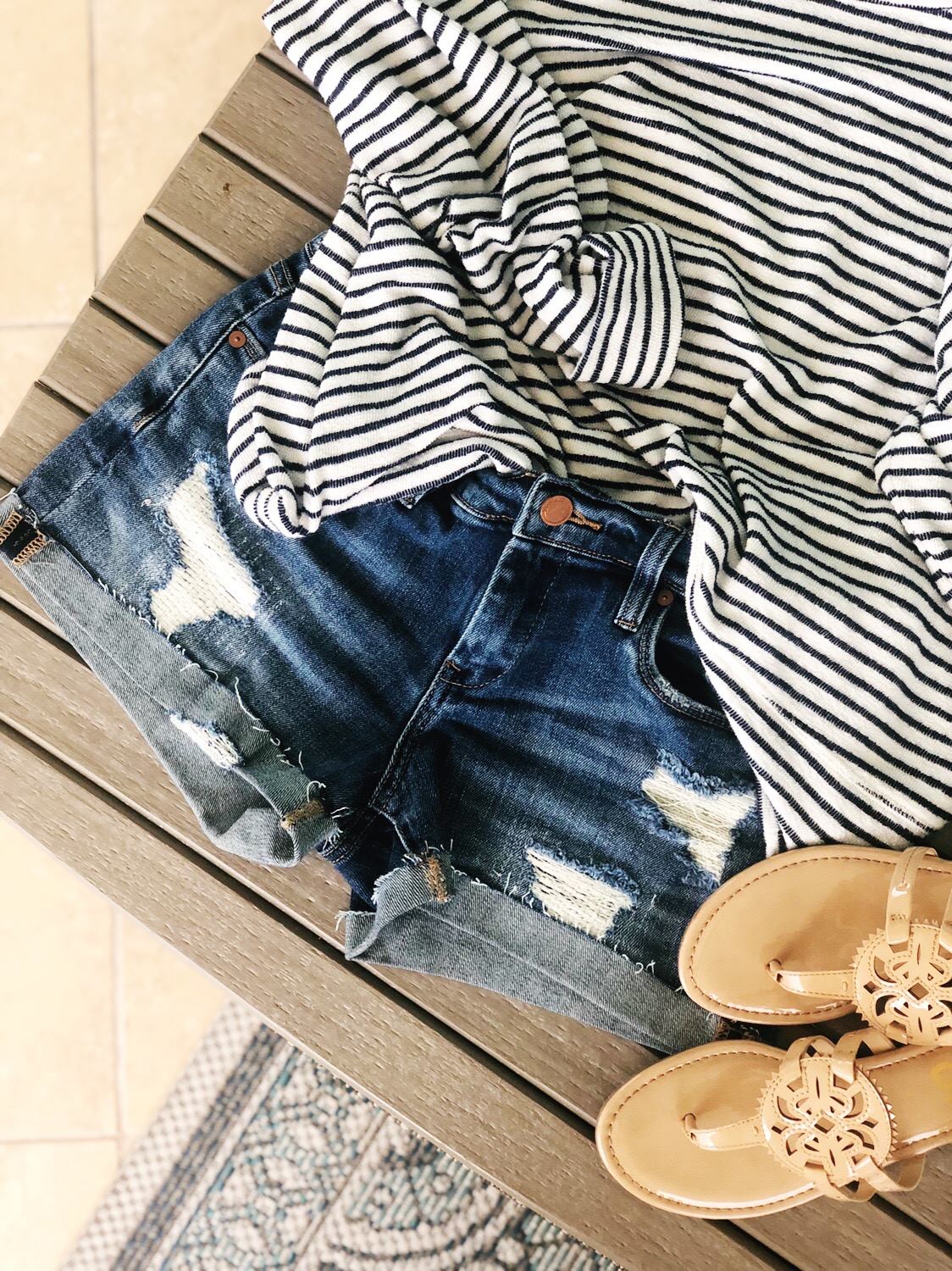 Affordable Outfit for Spring // The perfect denim shorts with the perfect amount of stretch / Tory Burch Miller Lookalikes